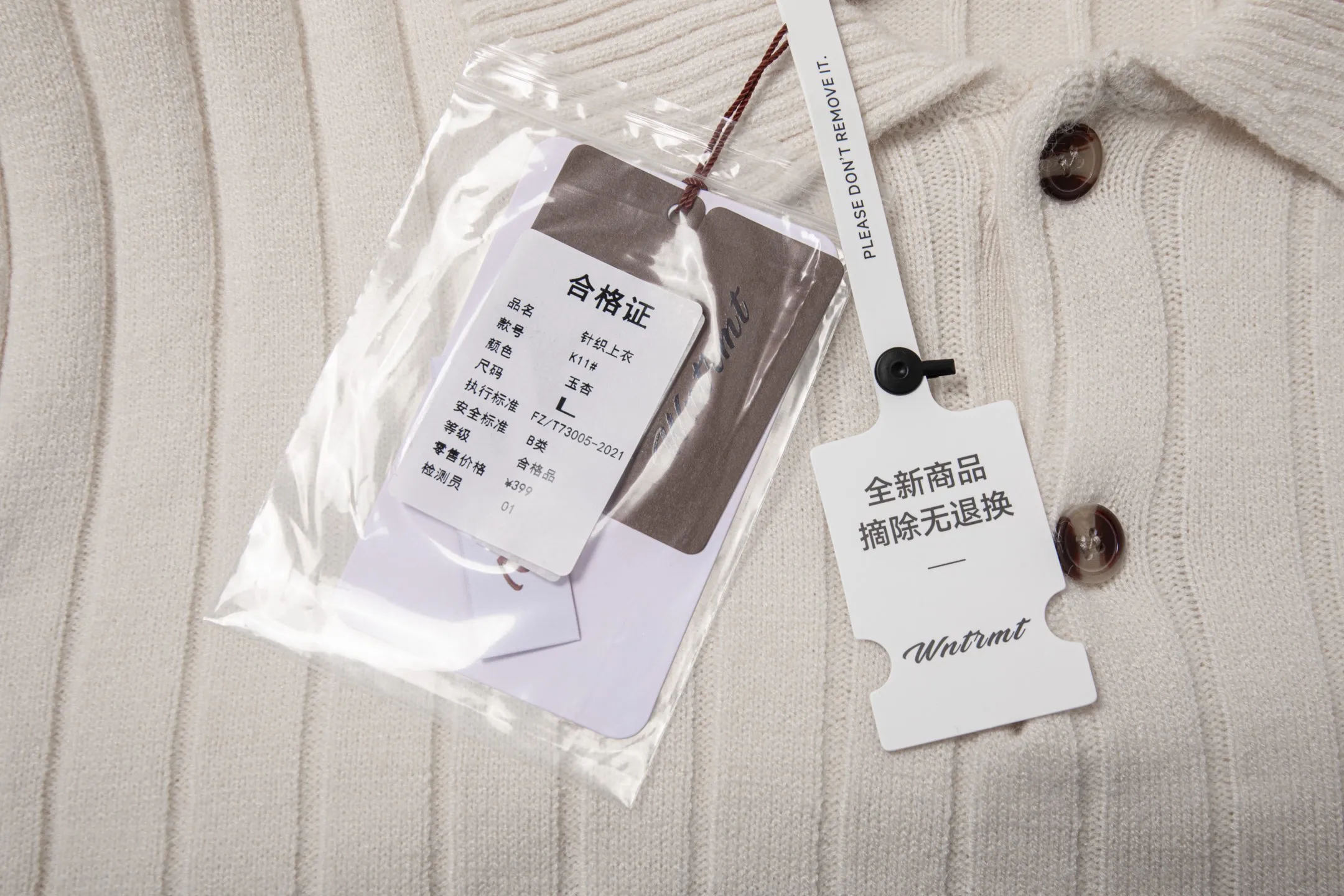 Style No. K 11 B Family Same Style Flat Classic Lapel Knitted Long Sleeves Fabric composition see picture 9 for details Size: M L XL XXL Color: Jade apricot color